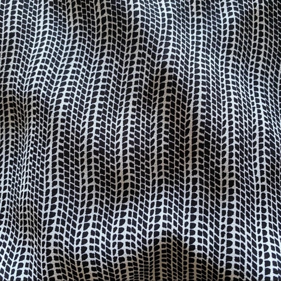 Cross-body v-neck blouse - Picture 6 of 8